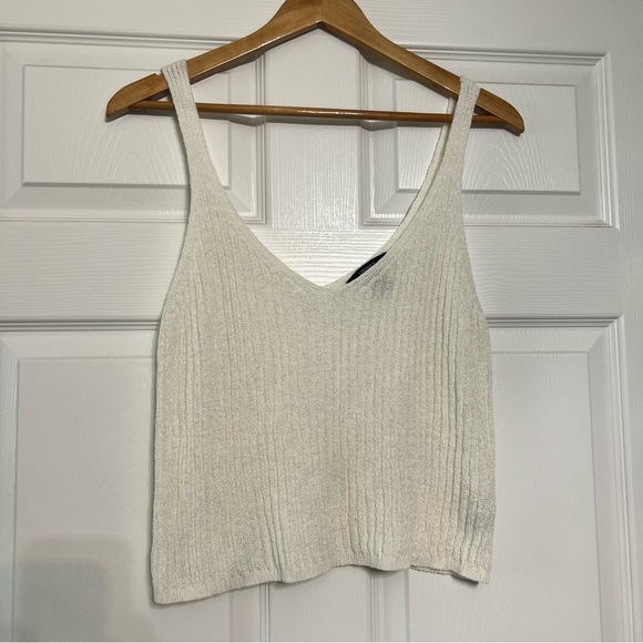 Elegant White Knit Tank Top - Picture 1 of 4